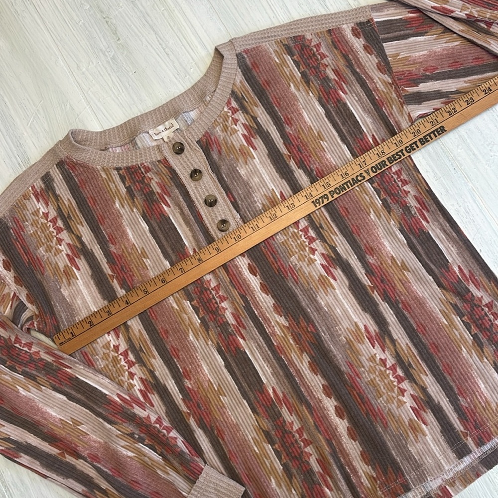 π5/$25 SALE!π Hem & Thread Striped Aztec Pattern Waffle Henley Top Sz M - Picture 4 of 10